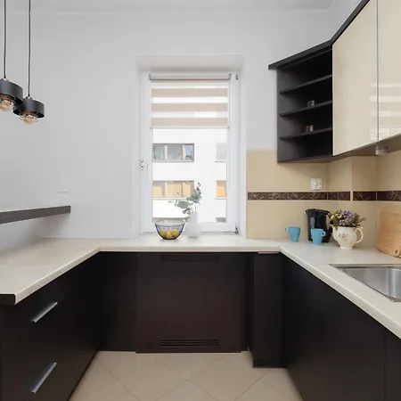 Modern In The Business Heart Of With Balcony And Parking By Renters Appartement