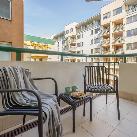 Modern In The Business Heart Of With Balcony And Parking By Renters Apartamento Varsóvia