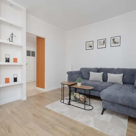 Modern In The Business Heart Of With Balcony And Parking By Renters Apartamento Varsóvia