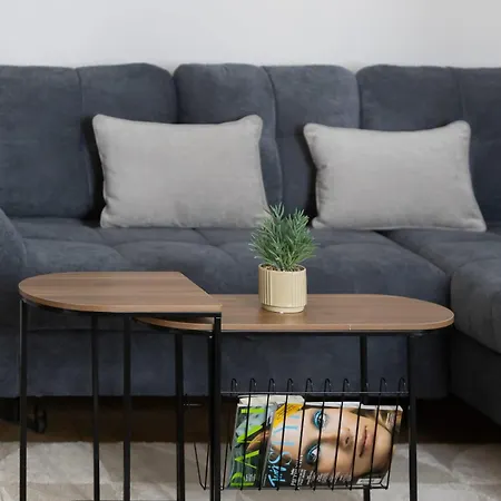 Modern In The Business Heart Of With Balcony And Parking By Renters