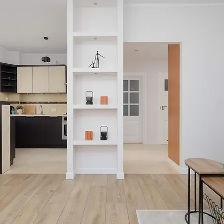 Modern In The Business Heart Of With Balcony And Parking By Renters Varsóvia