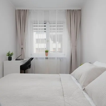 Modern In The Business Heart Of With Balcony And Parking By Renters Apartamento Varsóvia