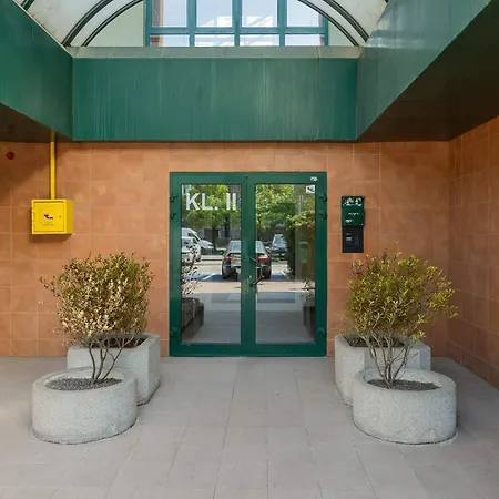 Modern In The Business Heart Of With Balcony And Parking By Renters Apartamento