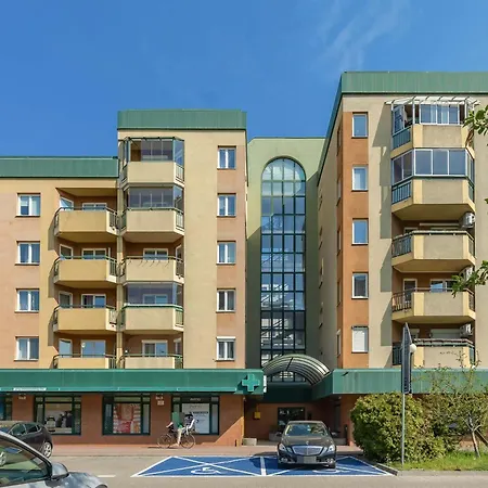Modern In The Business Heart Of With Balcony And Parking By Renters Apartamento *